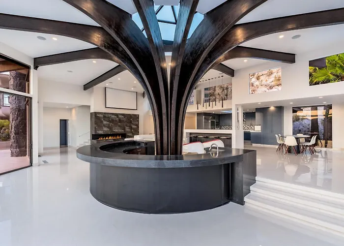 Mountain Viewscity Viewsheated Poolluxury Holiday home *