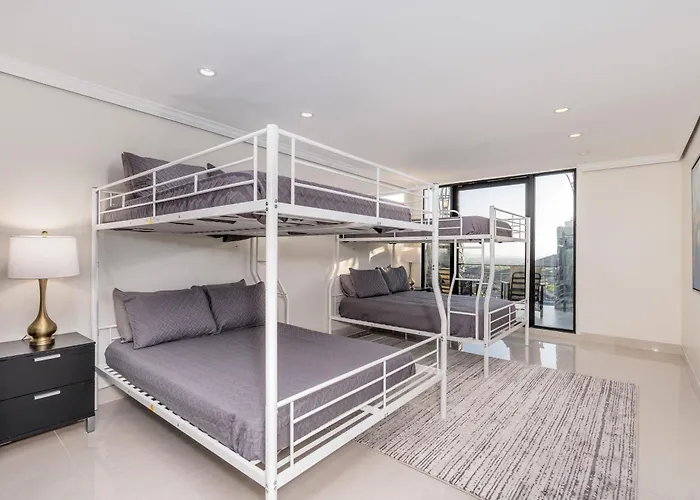 Mountain Viewscity Viewsheated Poolluxury Holiday home *