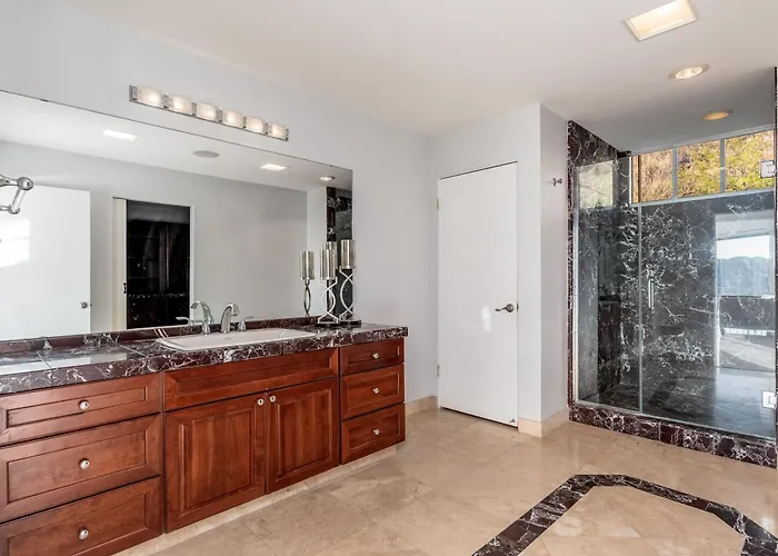 Mountain Viewscity Viewsheated Poolluxury Holiday home